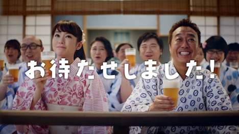 テレビCM「極ZERO お待たせしました篇」のワンシーン。