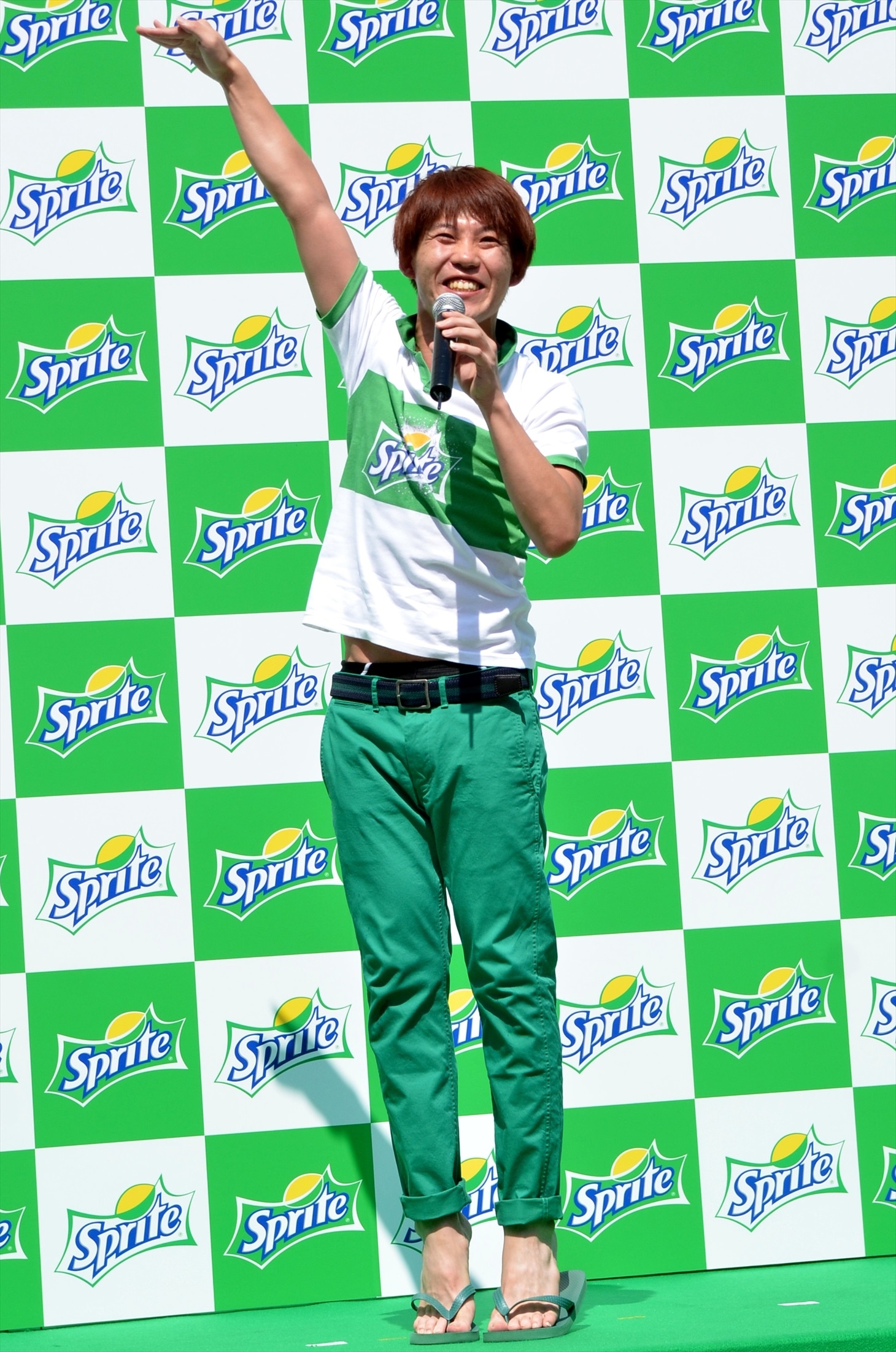 ギャグを披露するジャングルポケット武山。