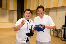 オテンキのりと岩本勉（左から）。