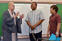 （左から）桂三輝とマテンロウ。