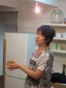 ほかの芸人のデート話をバラし出す村本。