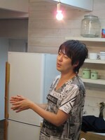 ほかの芸人のデート話をバラし出す村本。