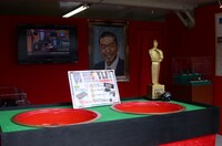 「人志松本のすべらない話」とスシローのコラボブース。