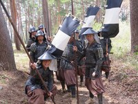 お世話になったエキストラの人々と記念撮影。