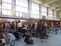 とりあえず歯を磨いてみる吉村。