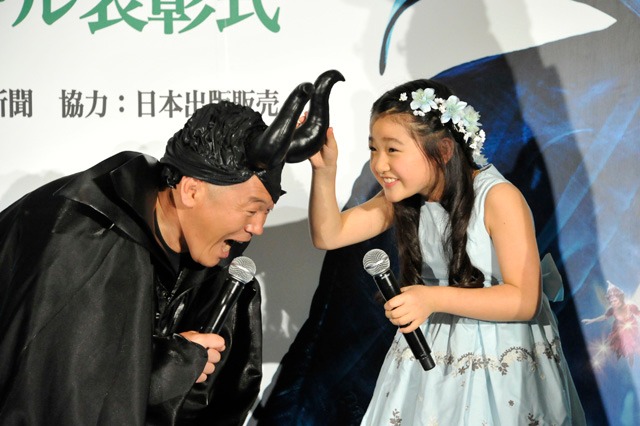 （左から）ウド鈴木と濱田ここね。(c)2014 Disney Enterprises, Inc. All Rights Reserved.