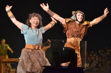 いとうあさこ（左）。(c)Disney