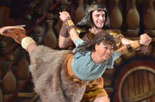 いとうあさこ（手前）。(c)Disney