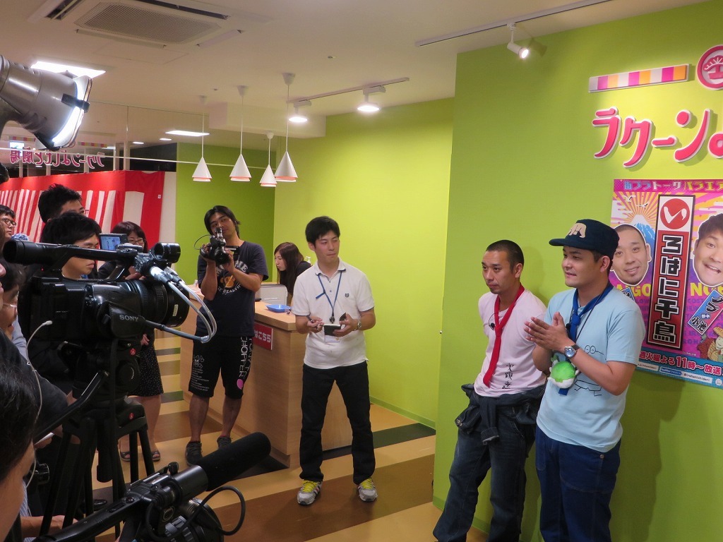 一見賑やかな会見の様子。