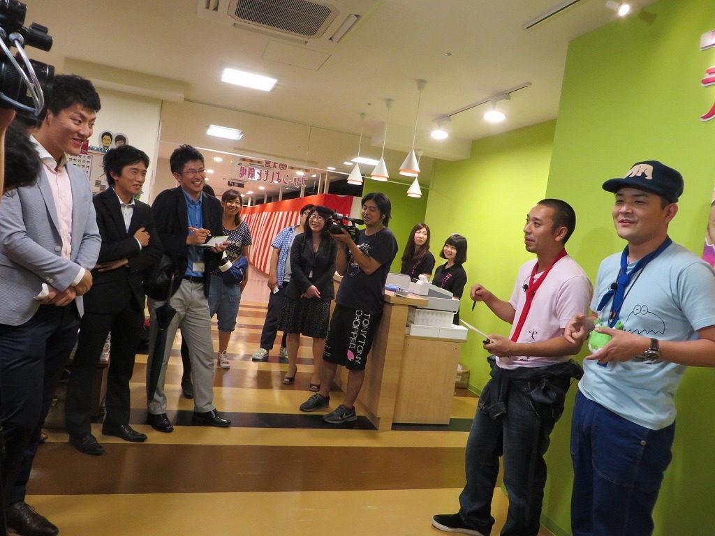 千鳥にテレビ埼玉の社員だと疑われた一団。