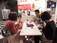 えんにち・アイパー滝沢編み物教室の様子。