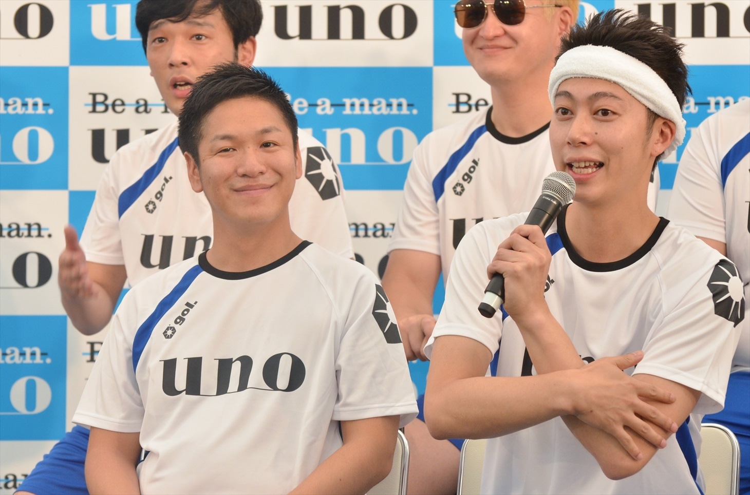 はんにゃ（前列）と、ガリットチュウ（後列）。