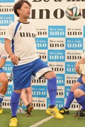 リフティングを披露するライセンス井本。