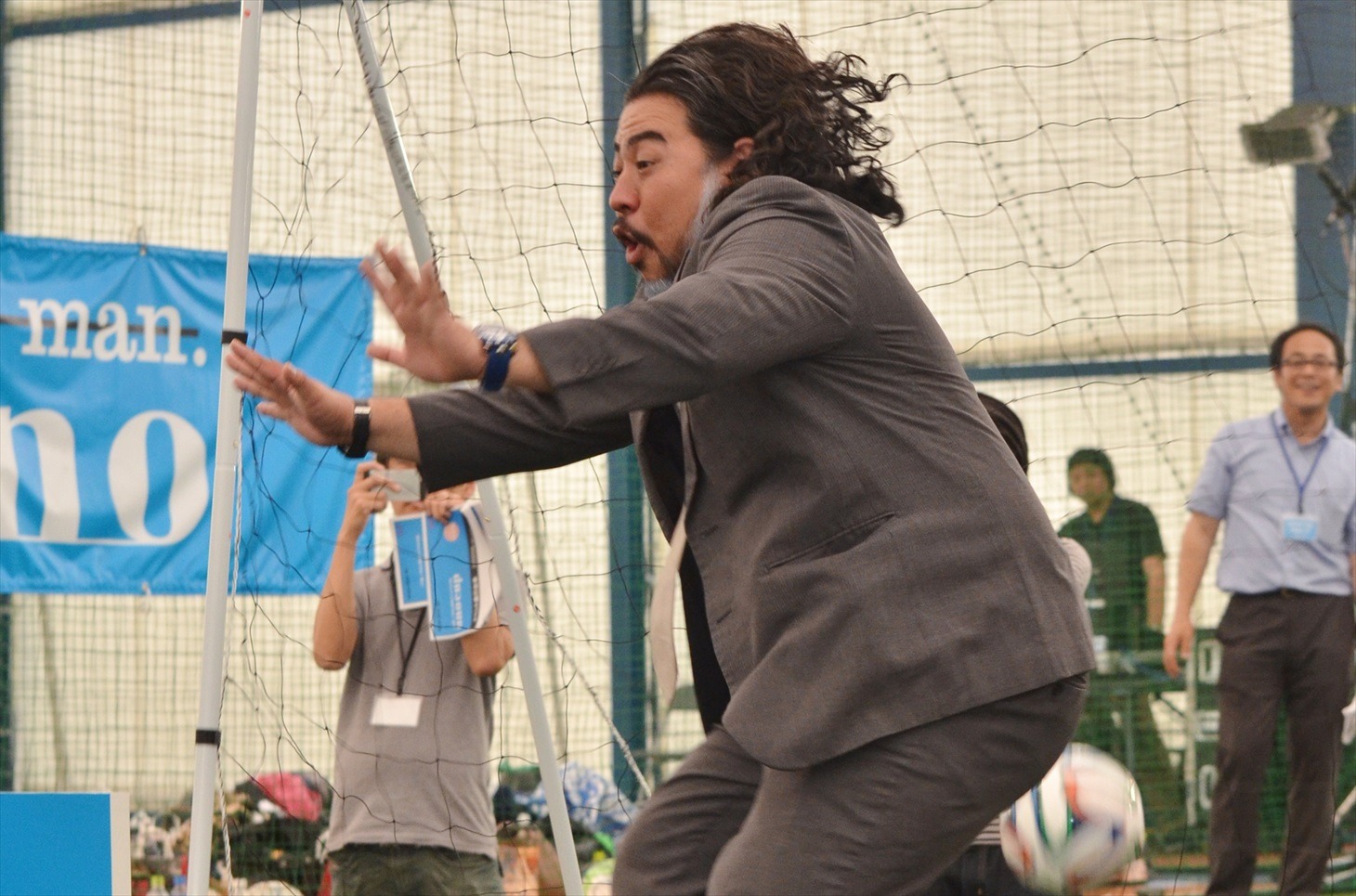 福西崇史のシュートに驚くディエゴ。