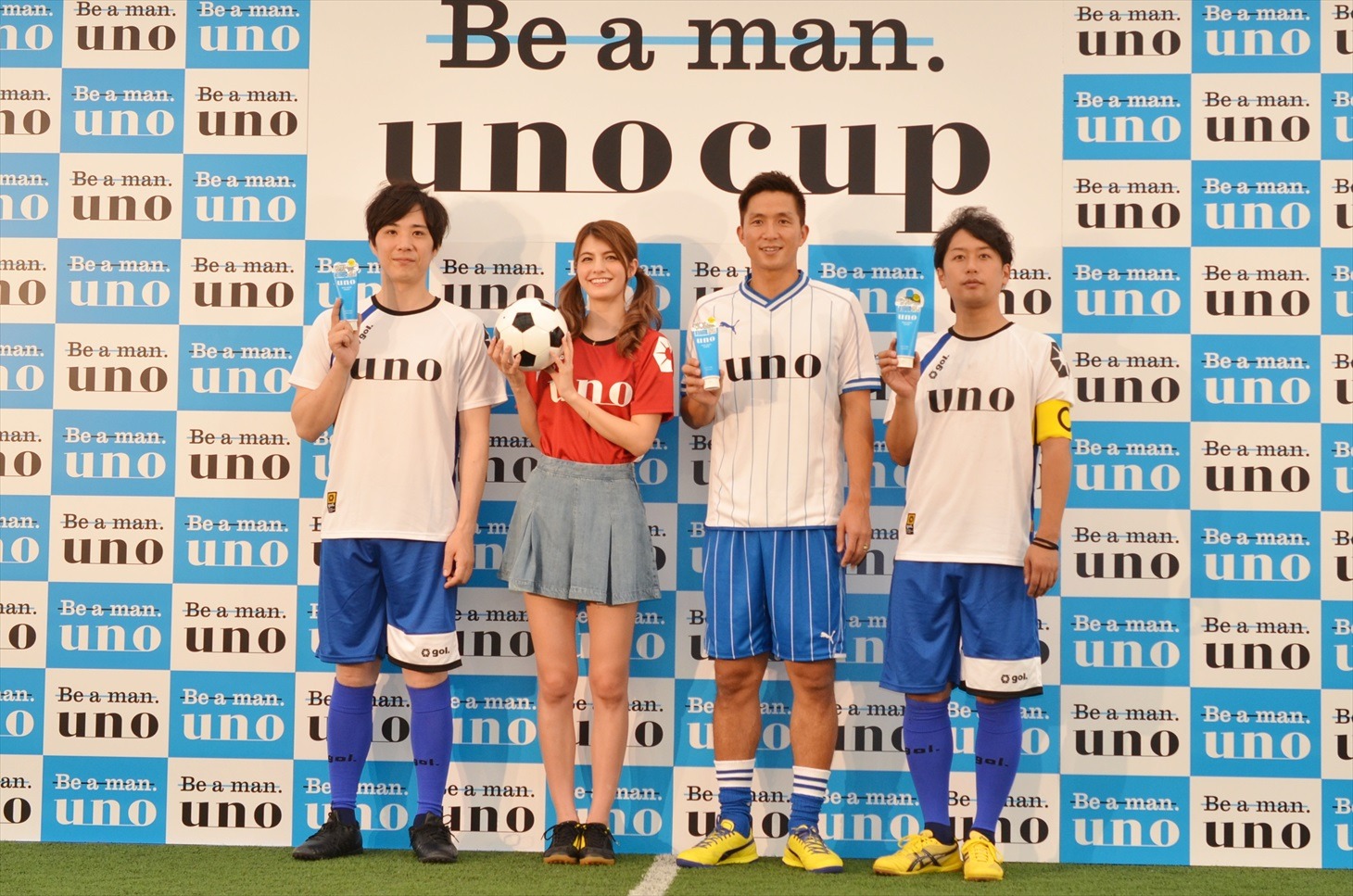 （左から）ライセンス藤原、マギー、福西崇史、ライセンス井本。