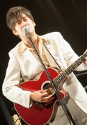 OverTheDogs「あなたの心を燃やし中華ツアー2014～ドレスコードはヒヤチュウで～」最終公演のスペシャルゲストとして登場したAMEMIYA。