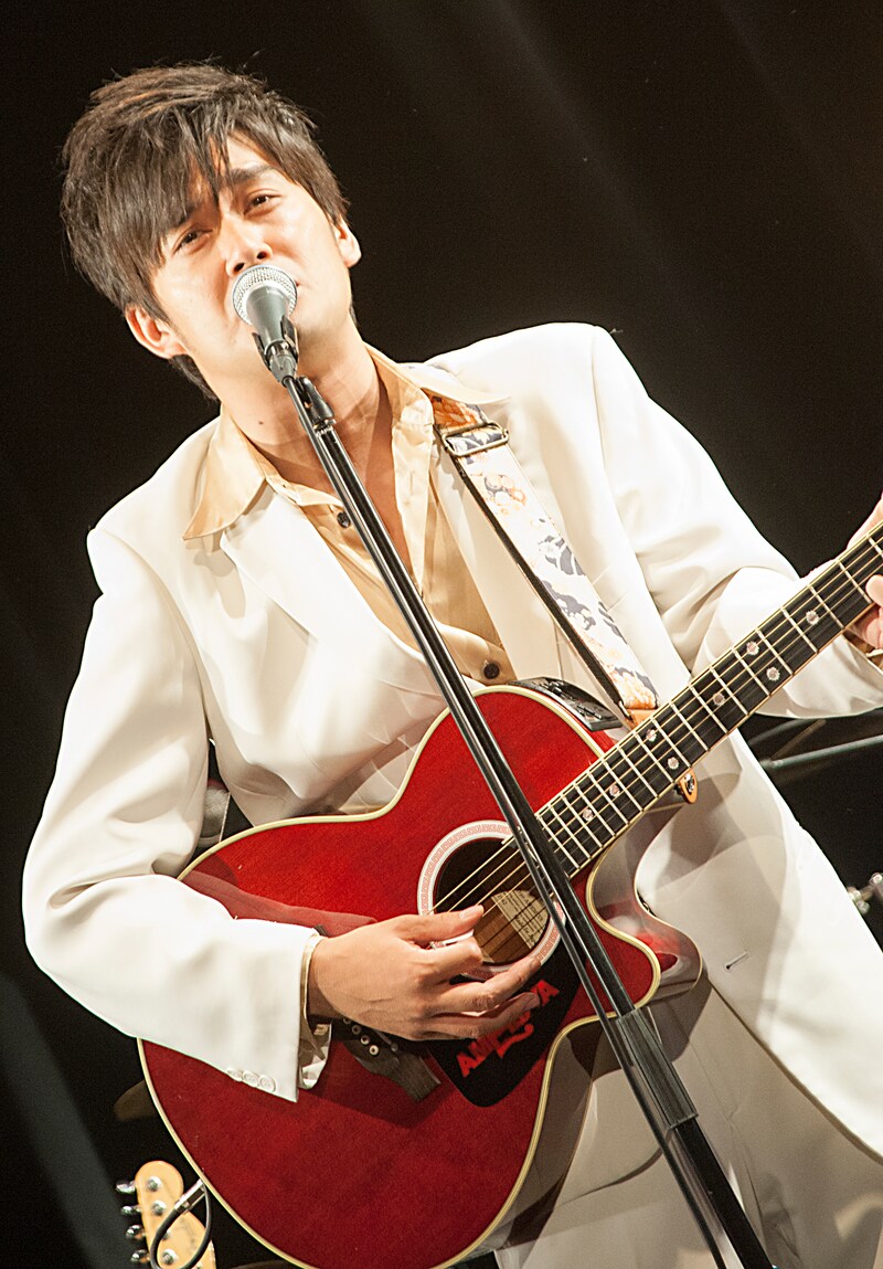 OverTheDogs「あなたの心を燃やし中華ツアー2014～ドレスコードはヒヤチュウで～」最終公演のスペシャルゲストとして登場したAMEMIYA。