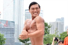 DVD「オードリー春日“ボディビルダーへの道”」の発売記念イベントに登場したオードリー春日。