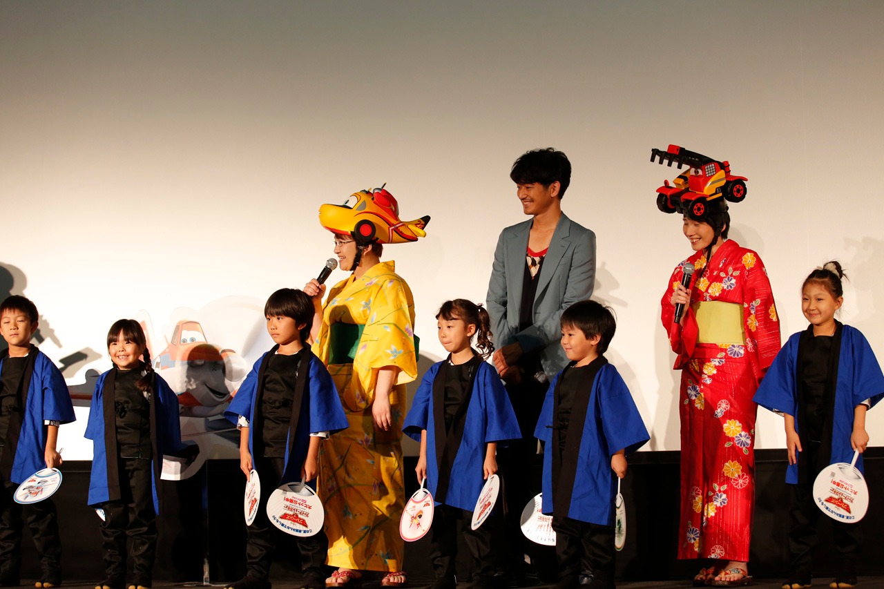 舞台挨拶のワンシーン。(c)2014 Disney Enterprises, Inc. All Rights Reserved.