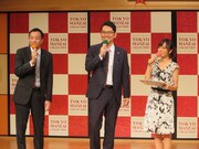 MCのナイツと紺野あさ美テレビ東京アナウンサー。