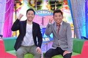 「東西芸人いきなり!2人旅」MCの(左から)東野幸治、勝俣州和。(c)2014朝日放送/吉本興業