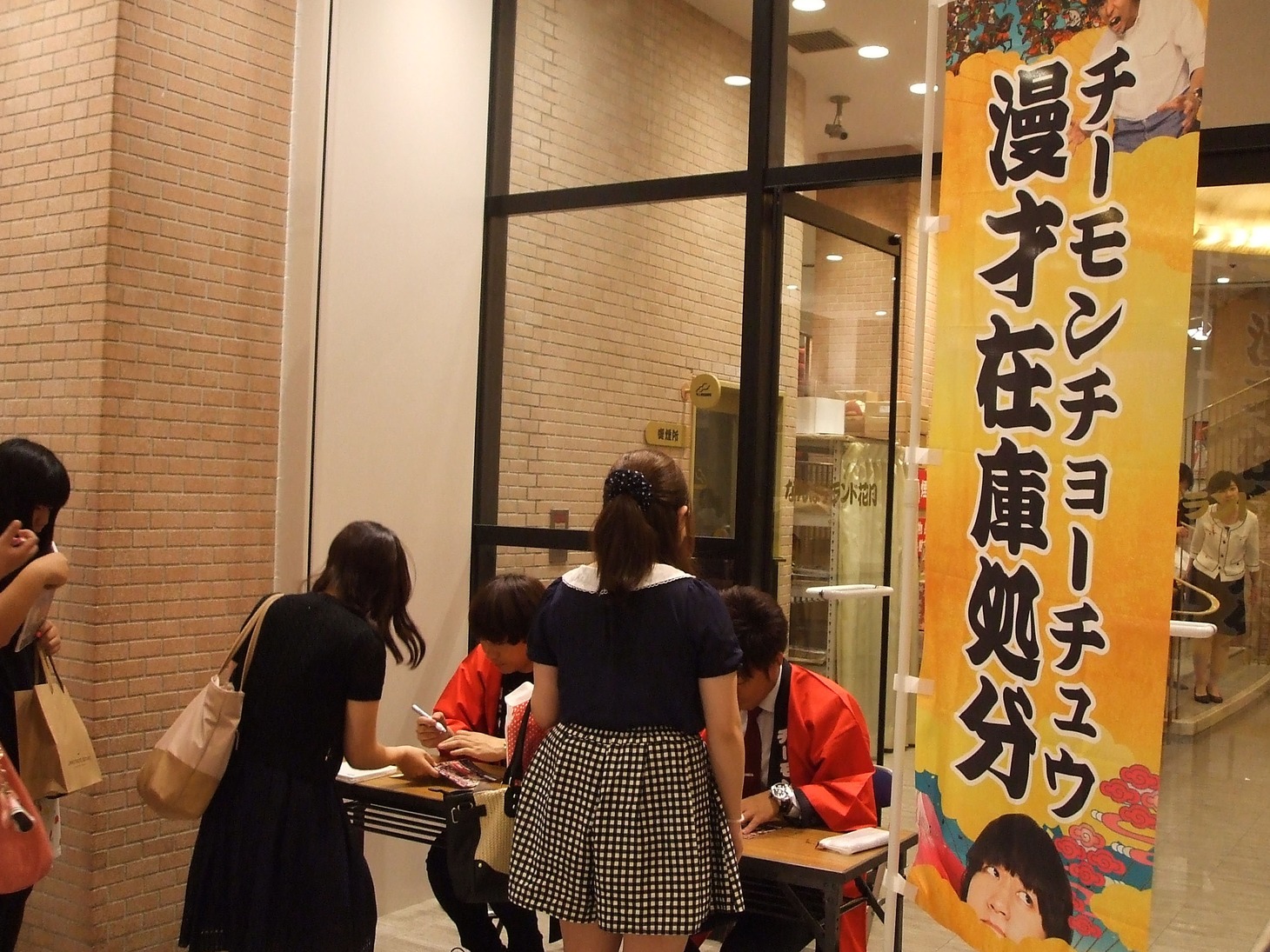 サイン会の様子。