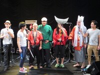 ブロマイドがまったく売れないと嘆く西遊記チーム。