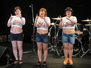 前説を務めたテキーラガールズ。