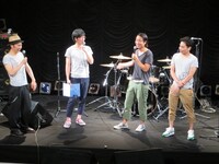 バンドマンとして登場したゆってぃNYチーズケーキ。