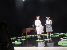 日本エレキテル連合DVD「腹腹電気」より、「木茂井一物とゆみちゃん」収録の一場面。