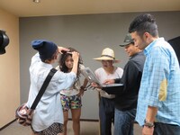 日本エレキテル連合DVD「腹腹電気」より、「実のスイカ」収録前。