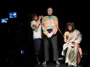 日本エレキテル連合DVD「腹腹電気」より、「犬」収録の合間。