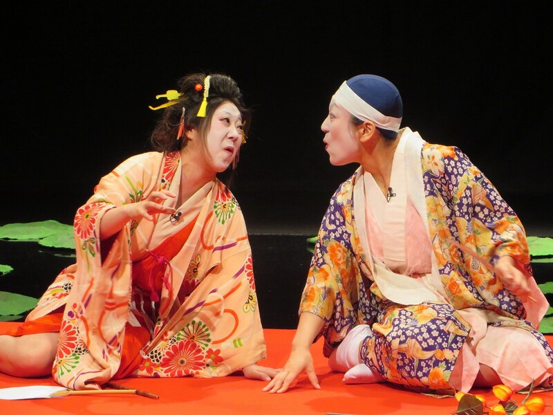 日本エレキテル連合DVD「腹腹電気」より、コント「老乱」収録の一場面。