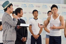 ネルソンズ青山（手前右）、「JIKU（軸）体操」を考案した廣戸聡一氏（手前左から2人目）ら。