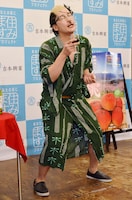 加藤浩次に扮するオバアチャン赤枝。