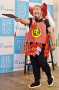 武田信玄に扮するぴっかり高木。