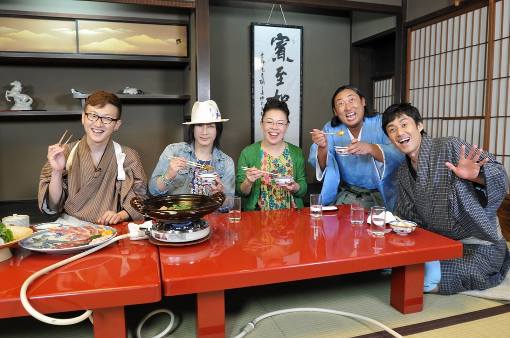 ロバート、京本政樹（左から2人目）、柴田理恵（中央）。(c)メ～テレ