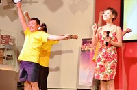 オラキオ（左）と高橋真麻。