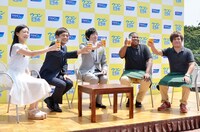 （左から）椿鬼奴、博多華丸・大吉、マテンロウ。