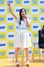 自身のバンド・金星ダイヤモンドの曲を歌う椿鬼奴。