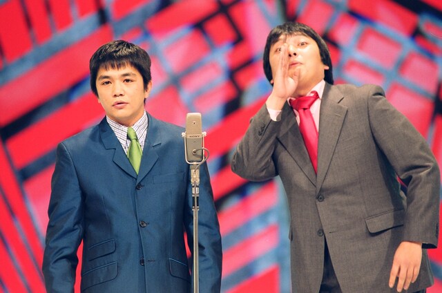 「M-1グランプリ」2001年優勝者の中川家。(c)ABC