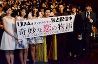 イベントに登場したエスパー伊東（中央）、古坂大魔王（右端）ら。