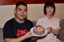 鳥居みゆき（右）と体験者の男性。