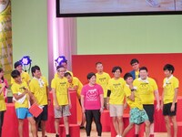 テンションが低いところを見つかり「あーいとぅいまてーん！」と謝らせられるアキナ秋山。