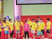 テンションが低いところを見つかり「あーいとぅいまてーん！」と謝らせられるアキナ秋山。