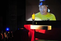 新潟から着いてすぐに高い所で増毛を告白させられたジャングルポケット斉藤。