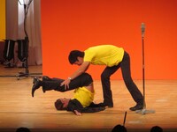 テンダラーのはしゃぐ姿に観客も爆笑。