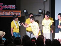 「自分のタイミングでしゃべる」という村本にわざとマイクを持っていく井上。