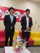 「シャンプーハットの漫才祭り~だいたい20周年~」記念会見を行ったシャンプーハット。