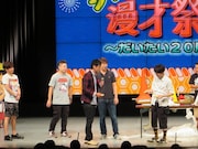 ズルをしようとして後輩のてつじに怒られる小堀。